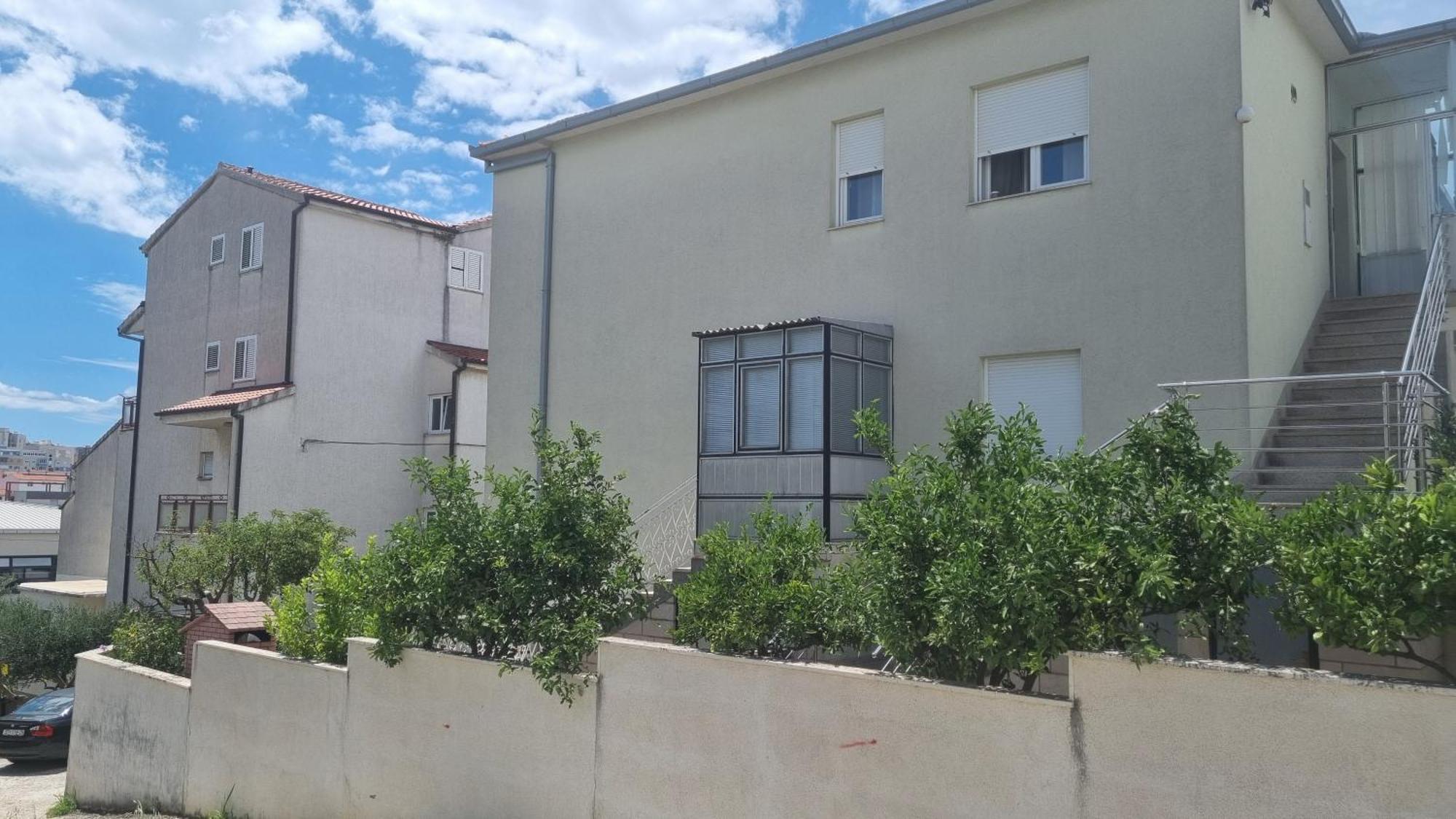 Dominos Apartment